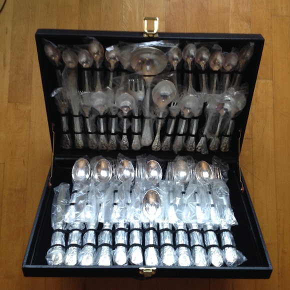 Antique SILVER PLATED ENCHANTED ROSE 48 PC SILVERWARE FLATWARE SET SEALED - Picture 4 of 16